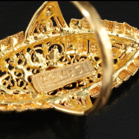 22K Granulated Navette Ring - Picture 7 of 9